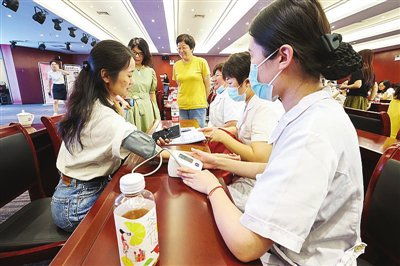 守護職場健康，服務暖企心——記“健康義診進企業(yè)”專項咨詢服務活動